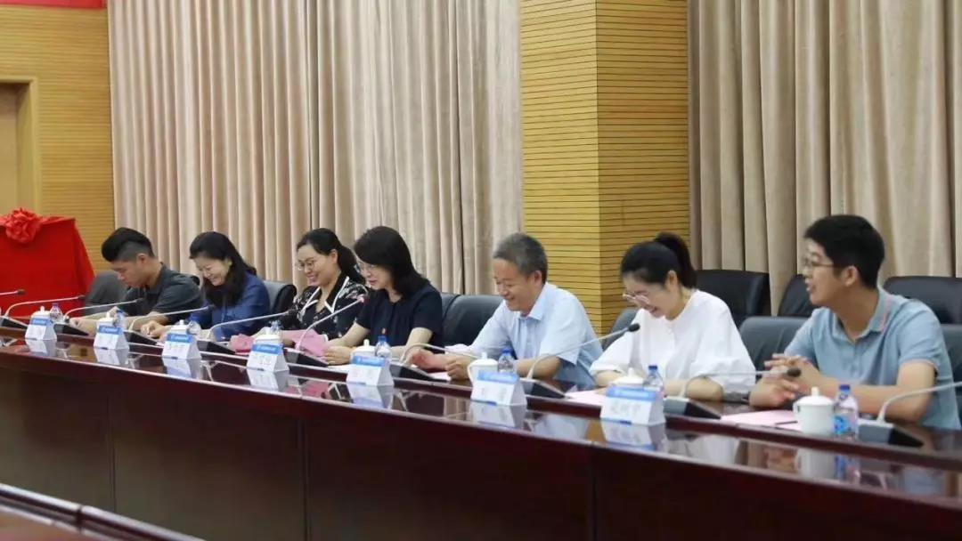 ˫���ֳ�����